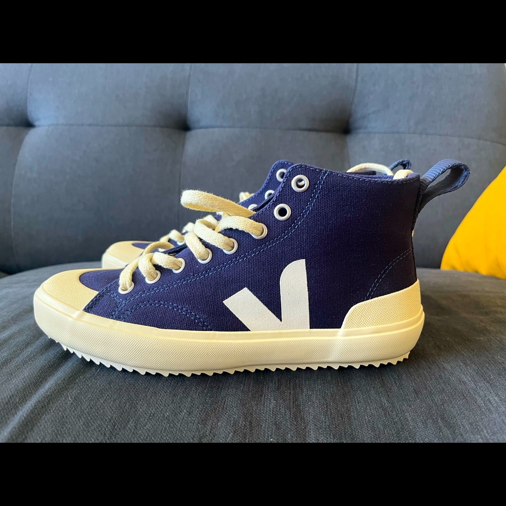 A brand new Veja Nova high top sneakers for women